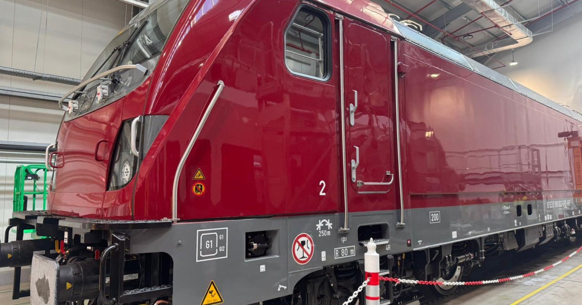 Alstom livrează prima locomotivă electrică Traxx Passenger pentru ARF Alstom a livrat prima locomotivă electrică Traxx Passenger de serie pentru Autoritatea pentru Reformă Feroviară (ARF)