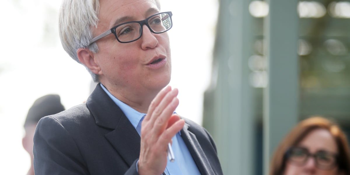 Ordinul lui Kotek: Reducerea orelor de curs stârnește furie la Portland