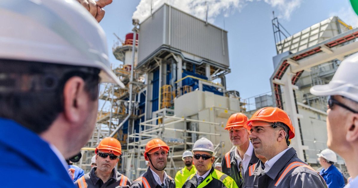 Rafinăria Petromidia, operată de Rompetrol, și-a reluat activitatea la capacitate maximă, după finalizarea unei revizii complexe, anunțat luni ministrul Energiei, Bogdan Ivan