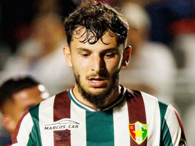 Ianis Stoica, atacantul român al echipei Estrela Amadora, ar putea deveni liber de contract în vara lui 2026, din cauza problemelor financiare grave cu care se confruntă clubul portughez