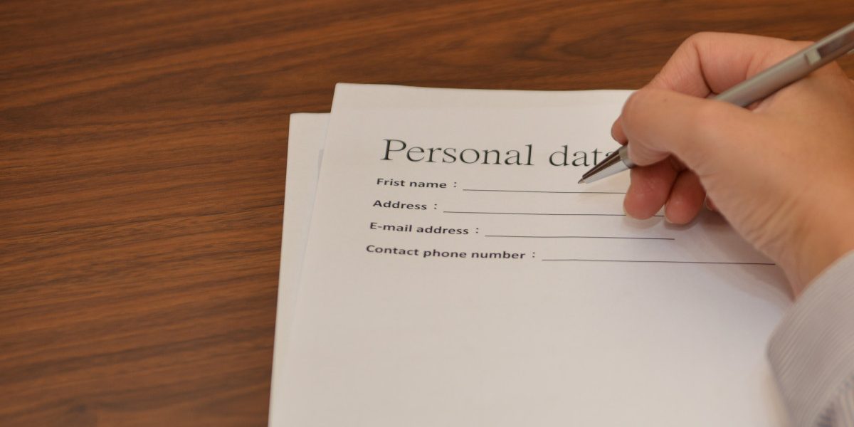 Ce greșeală fac românii la „First Name” și „Last Name”: Vezi AICI!