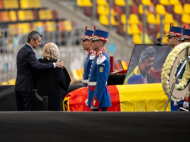 Cu onoruri militare, legenda fotbalului românesc, Mircea Lucescu, va fi condusă pe ultimul drum marți, 10 martie 2026, la cimitirul Bellu din București