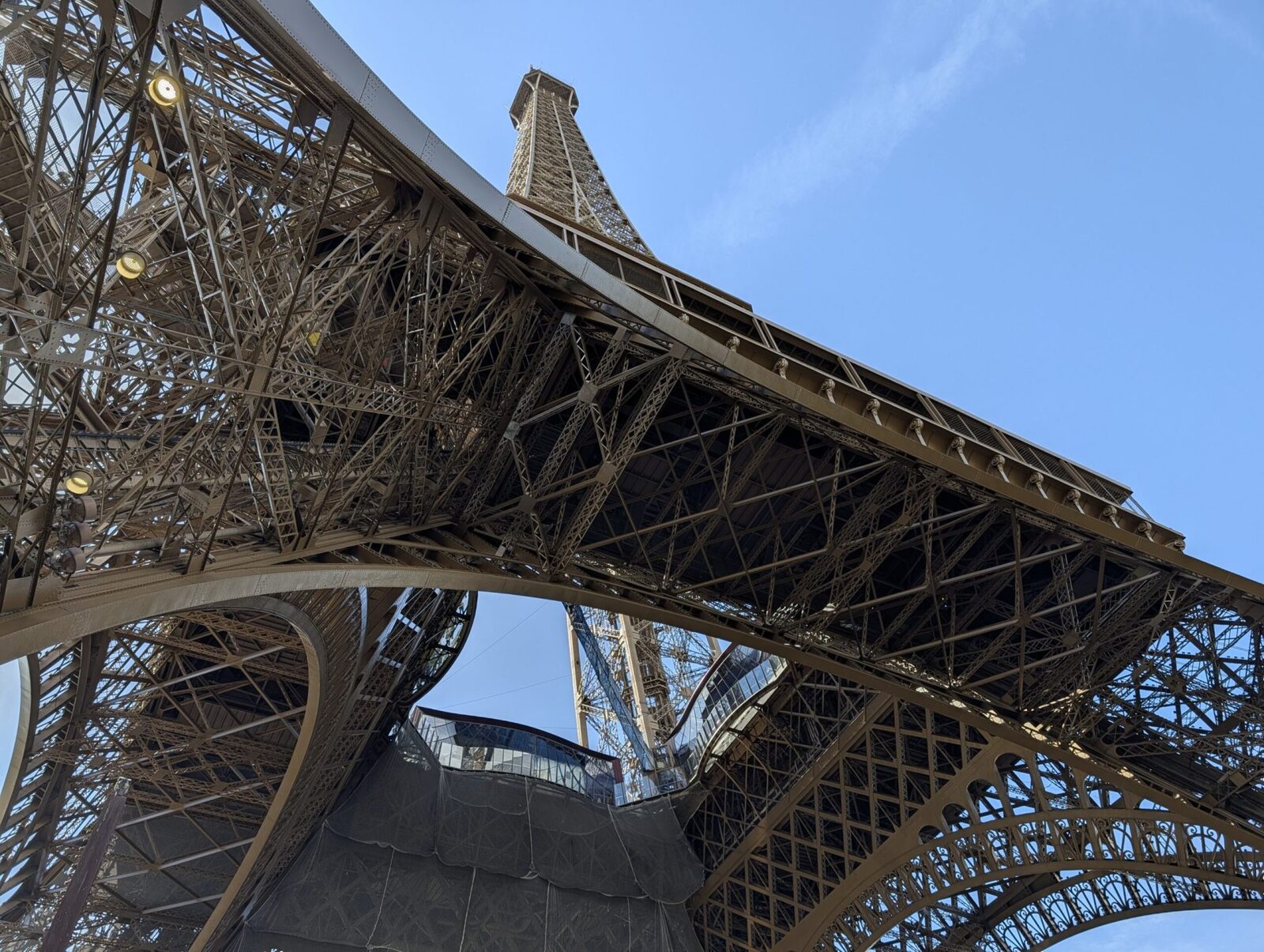 O relicvă Eifel la Paris: Scara turnului, vândută pentru o avere!