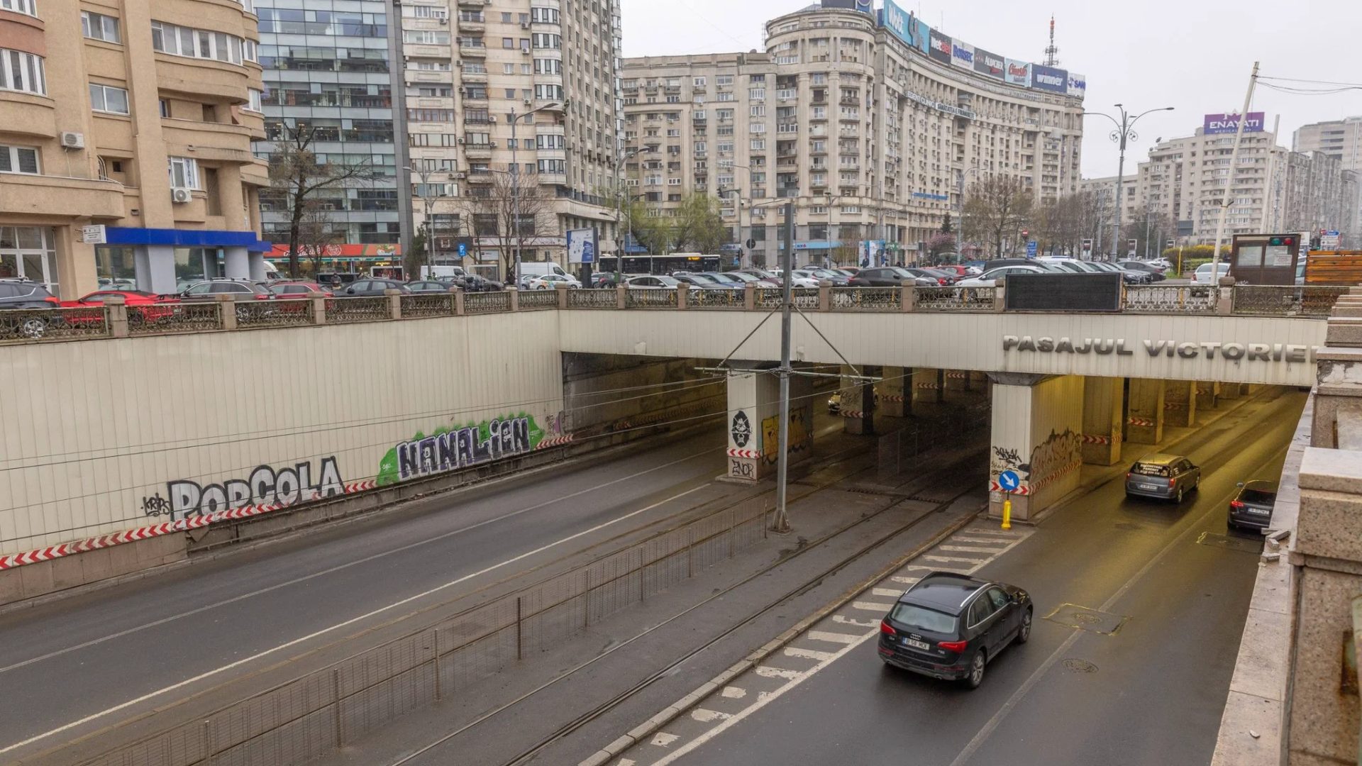 Pasajul Victoriei va intra în reabilitare după mai mulți ani de degradare, după ce autoritățile din București au constatat că infrastructura nu a mai fost reabilitată din 2009 și a ajuns într-o stare critică