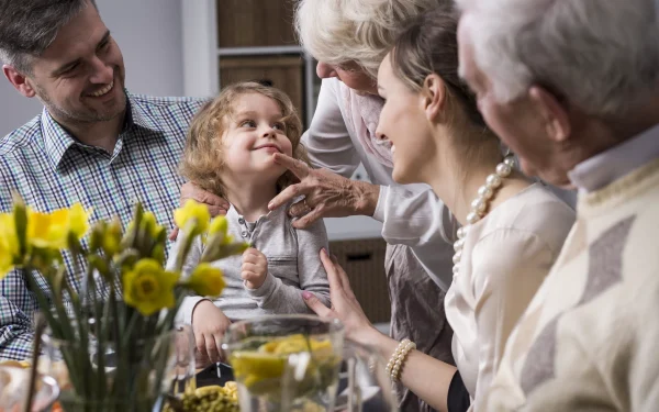 Evită riscurile! Ghid util pentru masa de Paște: ce alimente nu sunt bune copiilor