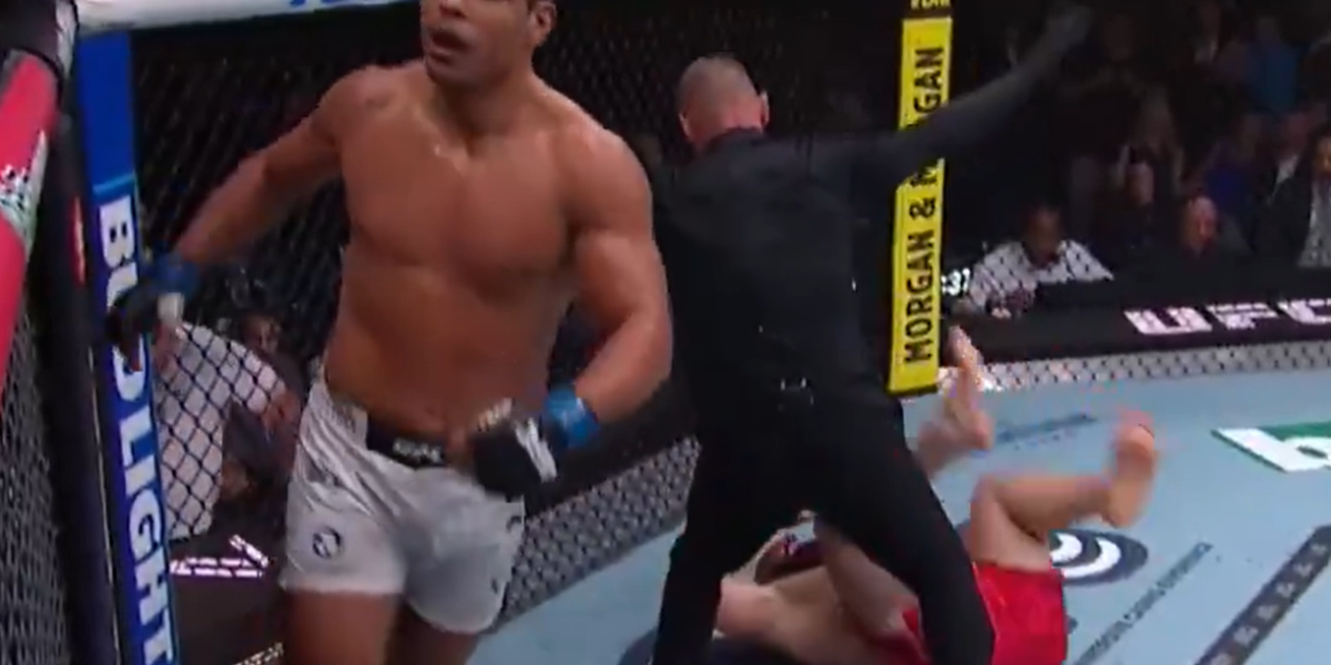 Paulo Costa, victorie răsunătoare: Azamat Murzakanov, prima înfrângere