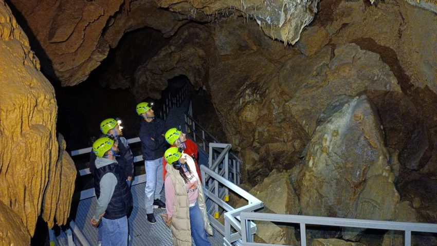 Grota Ursului, bijuteria Aradului, redeschisă: Luminițe noi, dar nu chiar funcționale