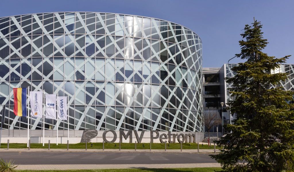 OMV Petrom și RNV Infrastructure: Trei parcuri eoliene de 300 MW, pe cale să prindă viață