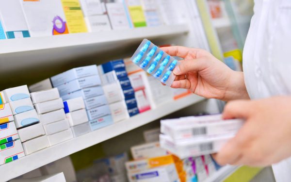 Farmacii NON-STOP de Paște 2026: Unde găsești medicamente în noaptea de Înviere