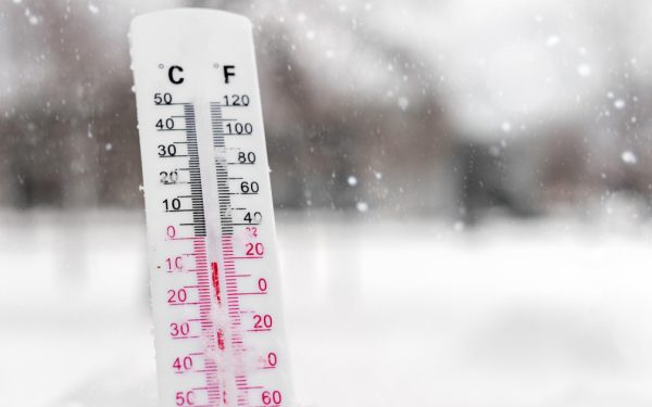 ANM anunță o răcire bruscă a vremii: ninsori la munte și vânt puternic în toată țara. Cât de mult vor coborî temperaturile