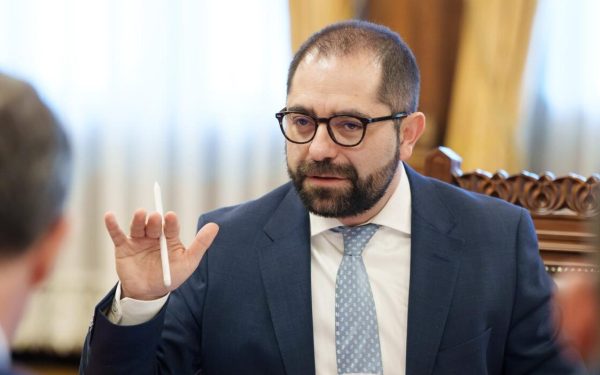 Raționalizare la combustibil în România? Burnete: Riscul persistă, problema de fond rămâne