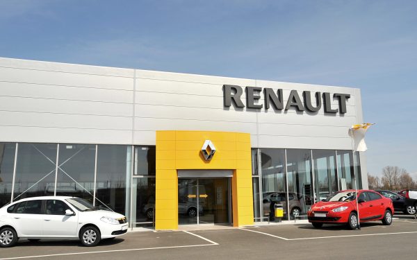 Renault dă afară 2.400 de oameni. Planuri mari să bată mărcile chinezești