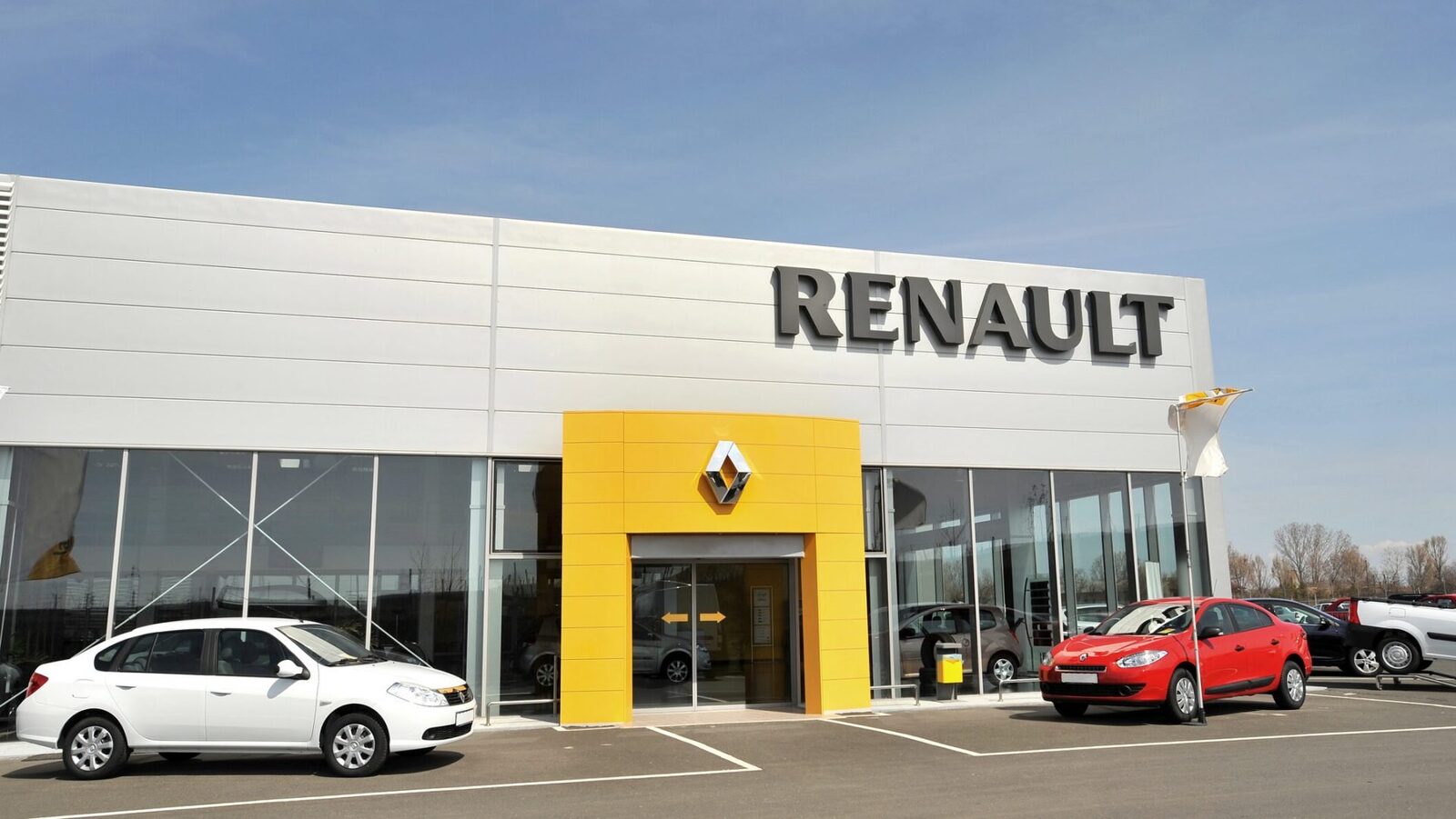 Renault dă afară 2.400 de oameni. Planuri mari să bată mărcile chinezești