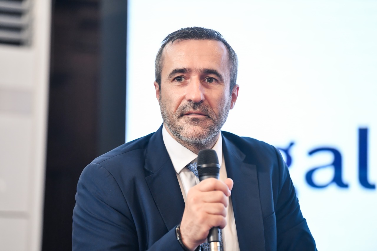 Patronatul Importatorilor de Forță de Muncă (PIFM) critică dur noua Ordonanță de Urgență privind angajarea lucrătorilor străini, avertizând că proiectul, în forma actuală, riscă să falimenteze companiile, în loc să reglementeze piața muncii