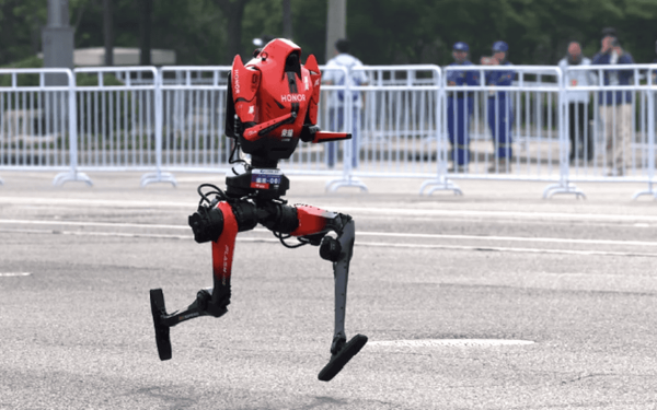 Roboți: De la finiști la record mondial, în semimaratonul din China