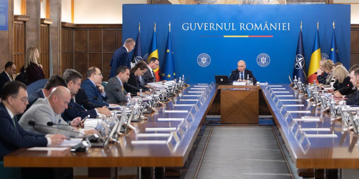 Guvernul interimar, un compromis fragil. Ce prevede Constituția