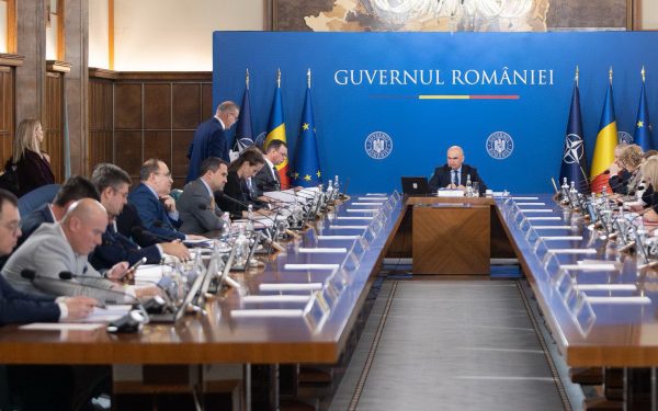 Guvernul interimar, un compromis fragil. Ce prevede Constituția