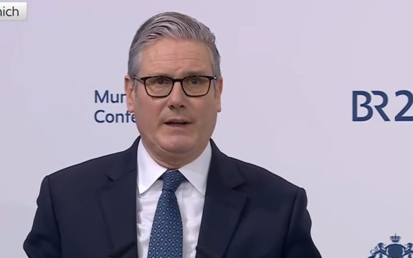 Starmer, pus la zid de Parlament: Gafa cu Mandelson, prieten al lui Epstein
