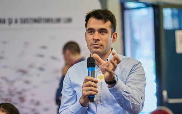 Lider USR, despre PSD: „Să se ia-n brațe cu AUR și să vină la guvernare”