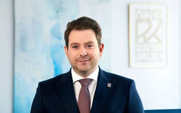 Pacienți străini – jumătate din clienții clinicii lui Thomas Ebm din Viena