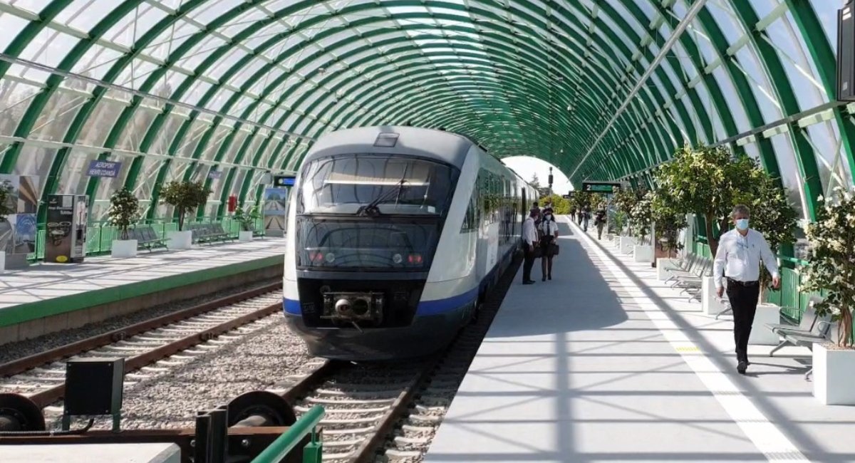 Un tren privat spre Aeroportul Otopeni a fost trimis pe un traseu greșit în toamna anului trecut, din cauza unei erori umane