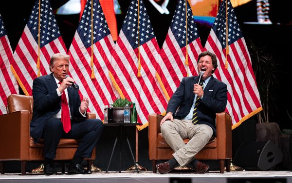 Tucker Carlson, regrete amare: Îl dezice pe Donald Trump și e „chinuit”