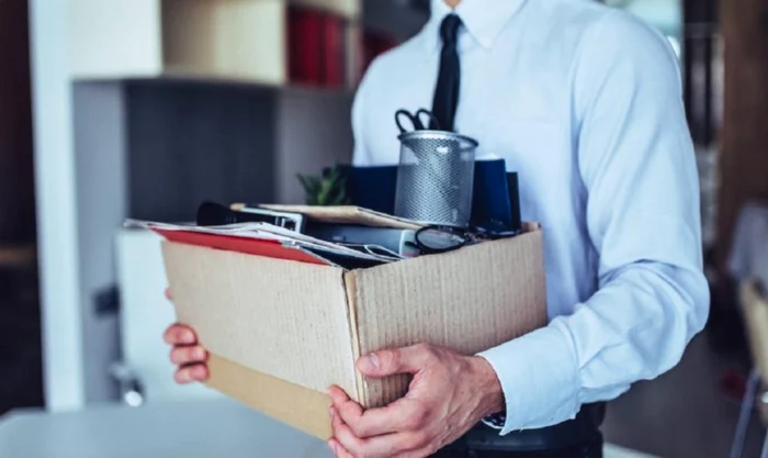 Val de concedieri în România accelerat de criza economică În primele luni ale anului 2023, mai multe companii din România au început să implementeze măsuri de reducere a personalului, ceea ce a reactivat temeri privind destabilizarea piaței muncii