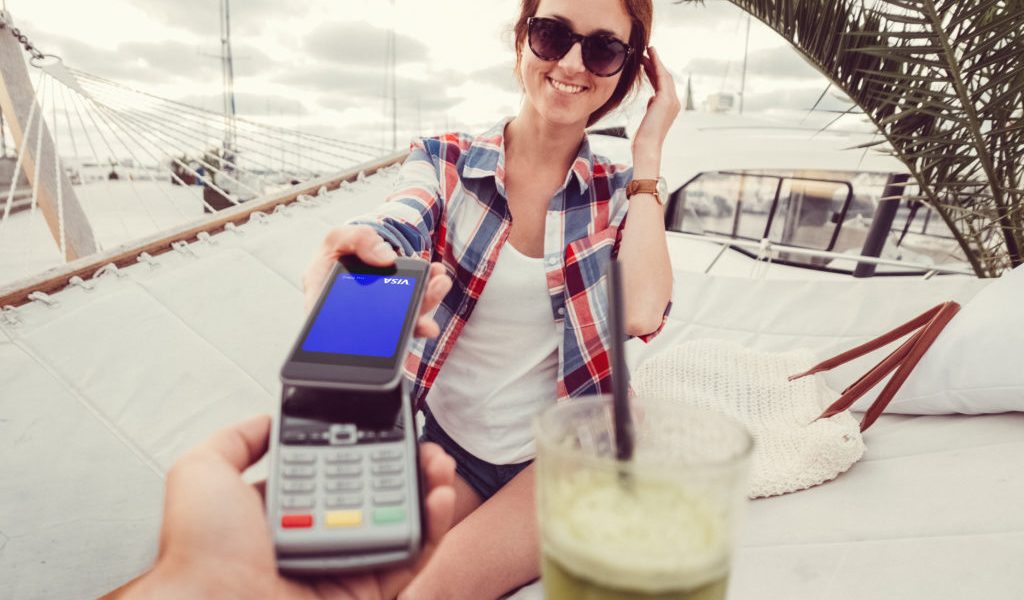 Visa lansează o soluție inovatoare pentru comerțul digital bazat pe inteligență artificială, facilitând conectarea afacerilor la noile tehnologii Visa, o companie globală de plăți digitale, a anunțat lansarea Intelligent Commerce Connect, o soluție menită să simplifice accesul companiilor la comerțul bazat pe inteligența artificială (AI)