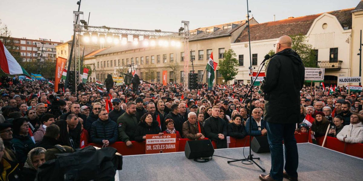 Kelemen Hunor, liderul UDMR, a fost prezent la un eveniment electoral al premierului ungar Viktor Orban în Debrețin, unde a transmis un mesaj de la un locuitor din Ținutul Nirajului