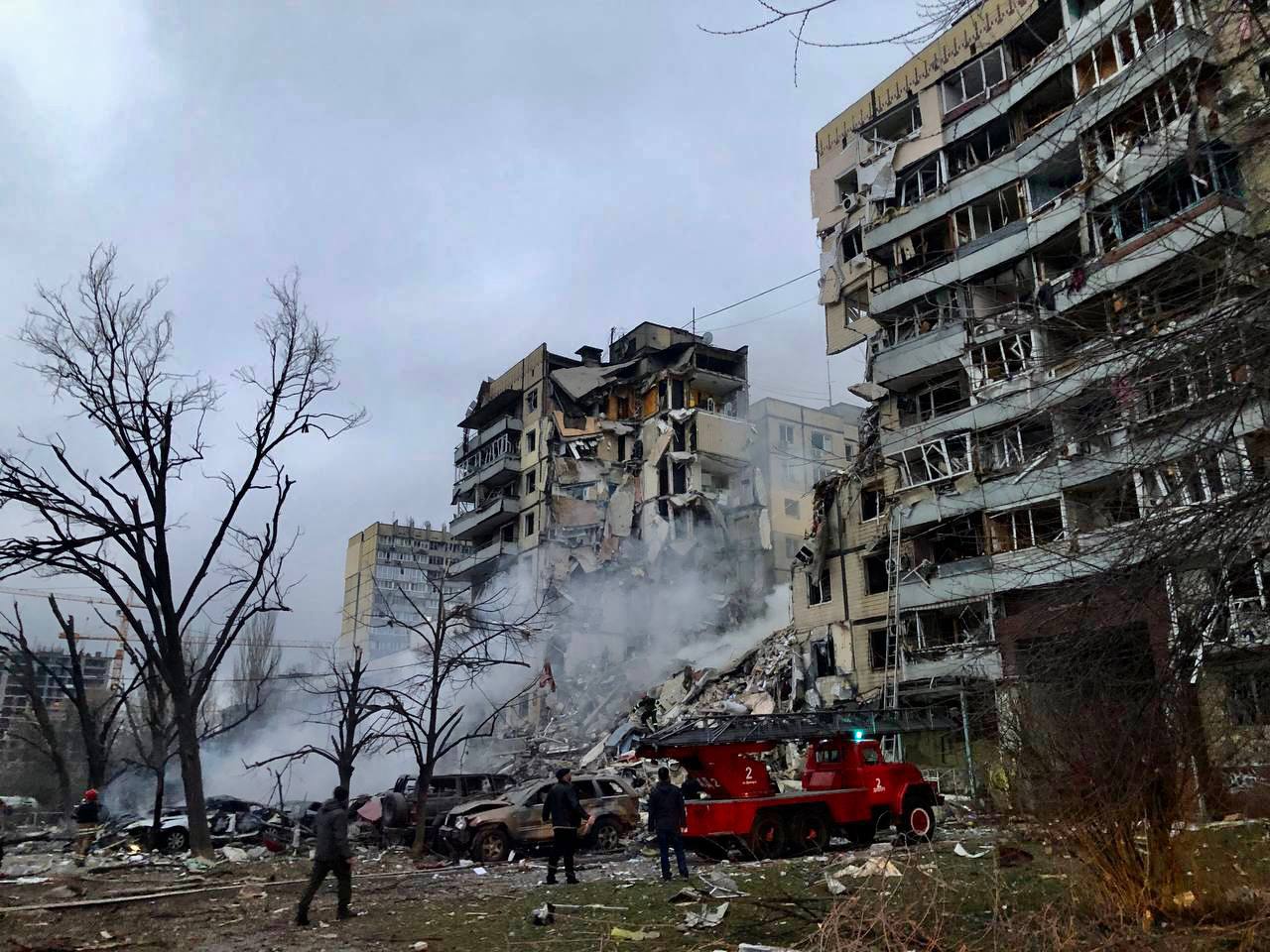 Două persoane au fost ucise și alte trei rănite în urma unor atacuri aeriene rusești în regiunea Dnipro din estul Ucrainei, conform informațiilor furnizate vineri de administrația regională