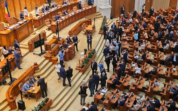 Moțiunea de cenzură, sub semnul întrebării: Cearta în opoziție, AUR așteaptă