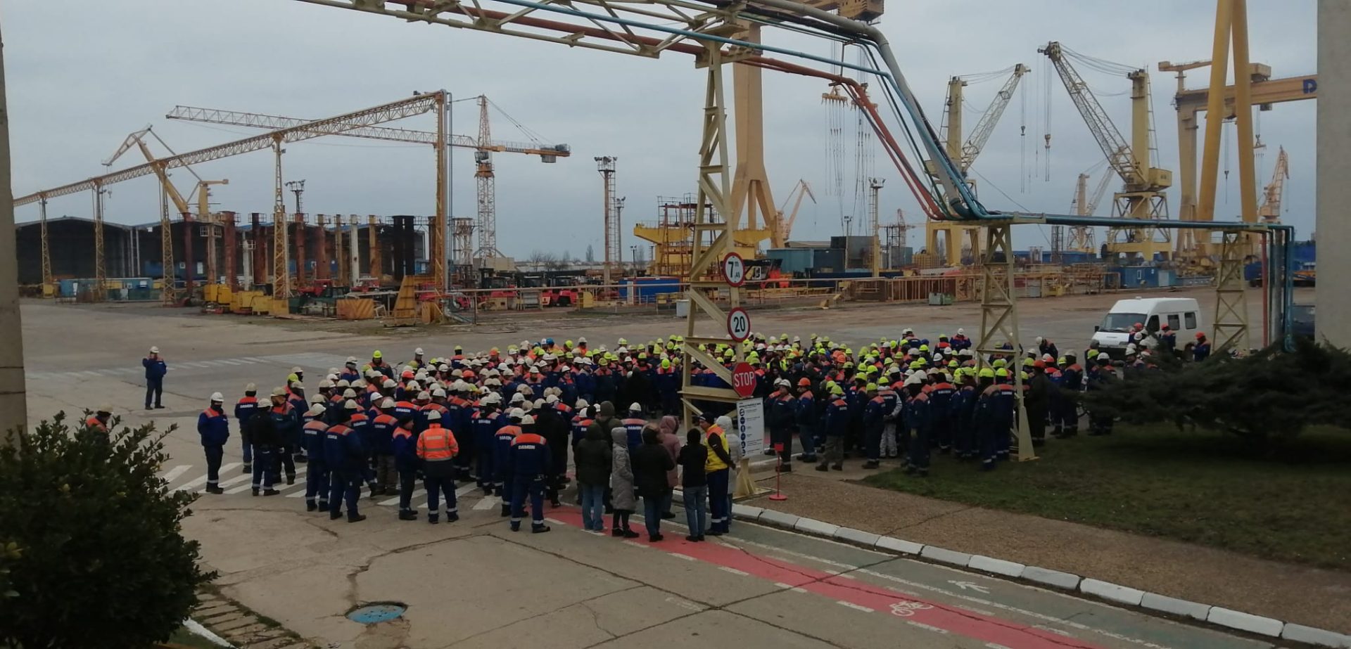 Aproape 4.700 de angajați de la Liberty Galați, Damen Shipyards Mangalia și Romaero București vor primi salariile restante Muncitorii de la Liberty Galați, Damen Shipyards Mangalia și Romaero București, însumând aproape 4.700 de persoane, se pot bucura de o veste bună
