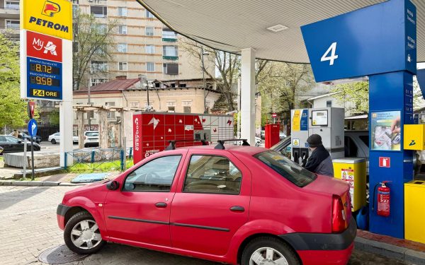Benzina și motorina, reducere la Petrom: Cât costă acum un litru