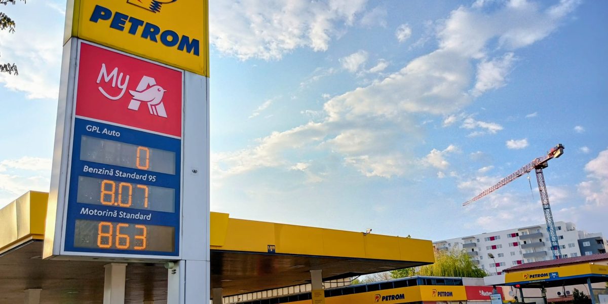 Benzina, cel mai ieftin din război! De ce prețurile mici nu aduc bucurie în România