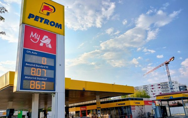 Benzina, cel mai ieftin din război! De ce prețurile mici nu aduc bucurie în România
