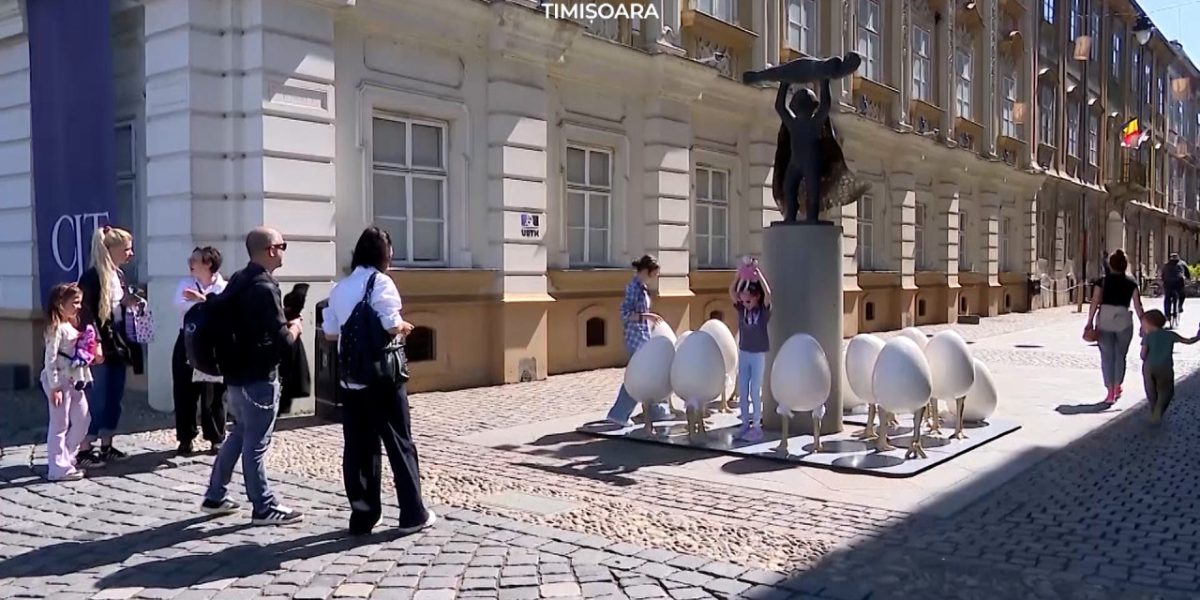Ouăle gigant din Timișoara, scandal de 7.000 de euro: Statuia, umbrită!