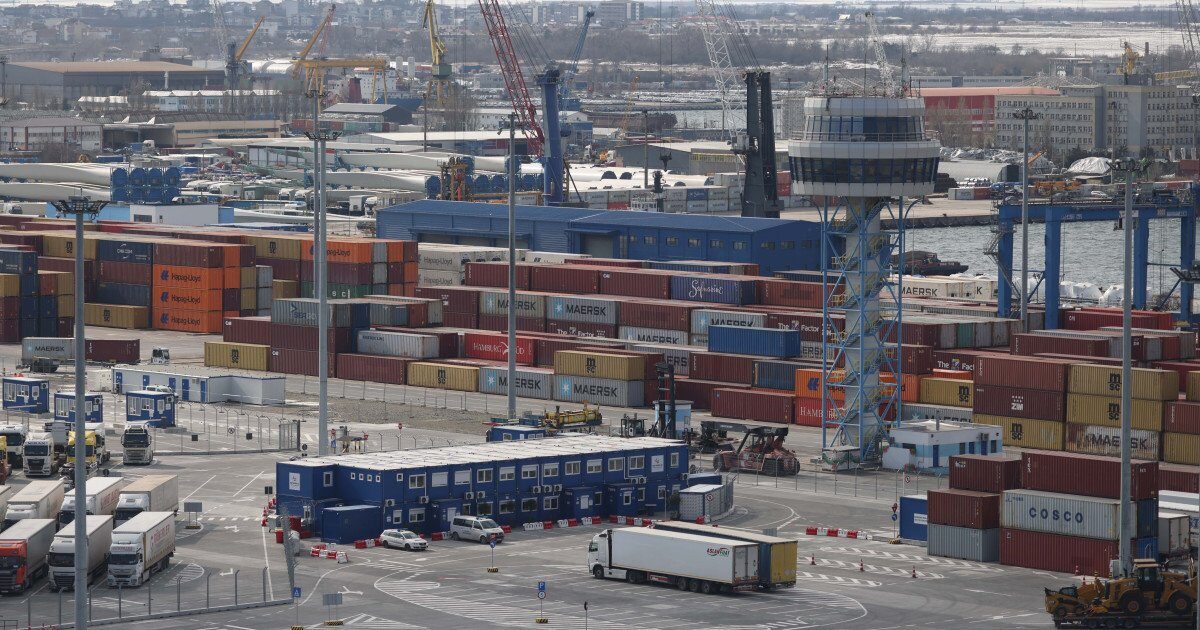 Guvernul a aprobat suplimentarea bugetului Ministerului Transporturilor cu peste 280 de milioane de lei București – Guvernul a aprobat, joi, o suplimentare bugetară importantă pentru Ministerul Transporturilor și Infrastructurii