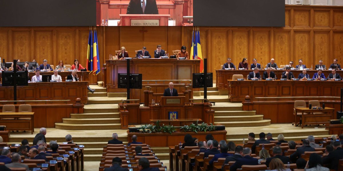 România, prinsă între stabilitate și instabilitate: AUR profită de criza coaliției