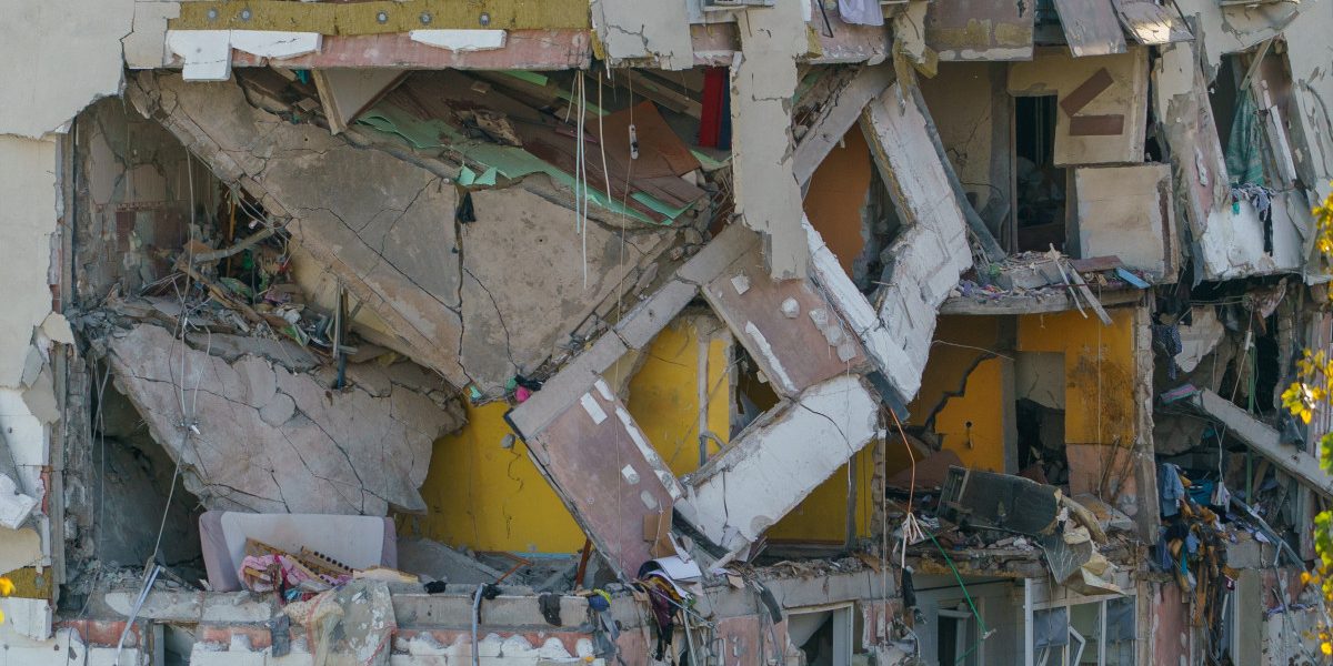 Rahova: După șase luni de la explozie, zeci de familii, fără case și răspunsuri, ies în stradă