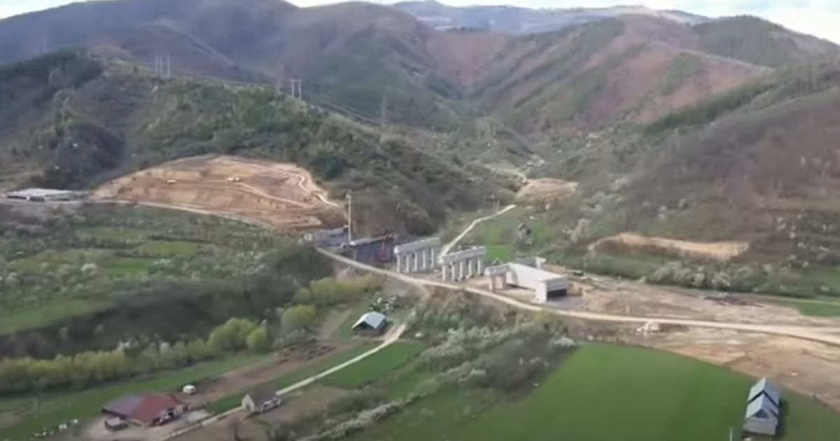 Încep lucrările pentru un nou tunel pe autostrada Sibiu-Pitești Compania Națională de Administrare a Infrastructurii Rutiere (CNAIR) anunță că au fost demarate oficial lucrările pentru un nou tunel pe autostrada Sibiu-Pitești (A1)