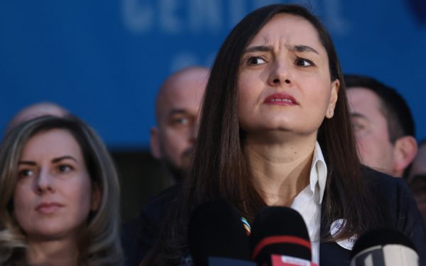 POT: Acuză o „punere în scenă”, „sacrificarea” unui personaj salvează un mecanism