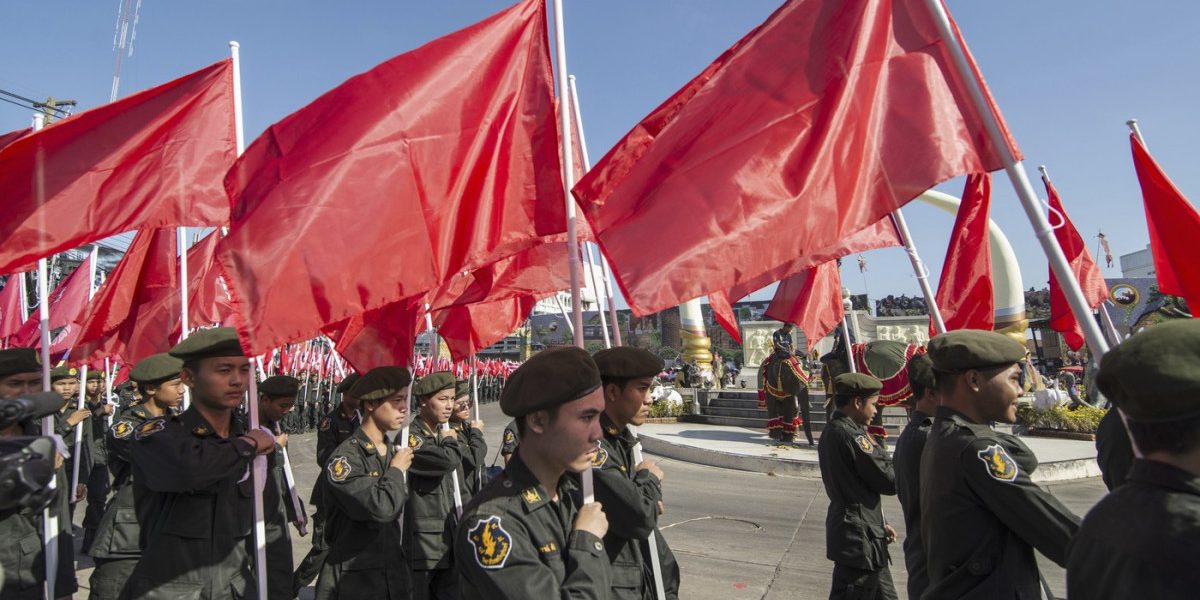 Revoluție în Tailanda: De ce tinerii aleg să se înroleze, NU din plictiseală