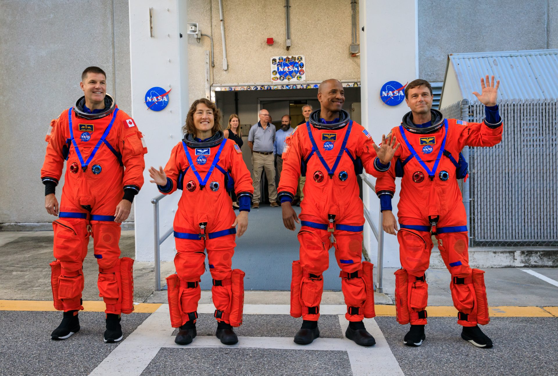 NASA va transmite în direct, prin intermediul platformelor online, evenimentele pregătitoare și lansarea misiunii Artemis II, primul zbor cu echipaj uman al programului Artemis, destinat să exploreze Lună și să paveze drumul pentru viitoarele misiuni spre Marte