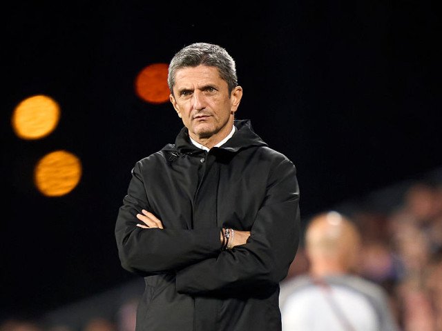 Răzvan Lucescu a ieșit la lumină după șapte zile de tăcere, fiind vizibil alături de membrii familiei și colaboratori, în timp ce Mircea Lucescu se află în continuare internat la Terapie Intensivă