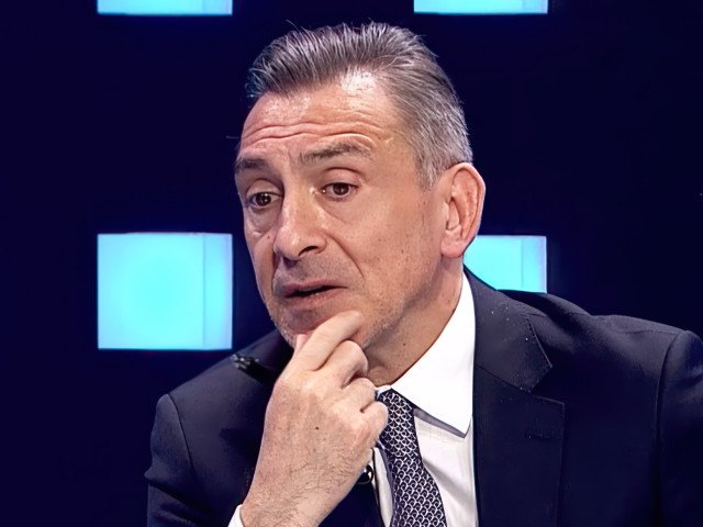 Universitatea Craiova învinge CFR Cluj, iar Ilie Dumitrescu laudă echipa Universitatea Craiova a obținut o victorie importantă pe teren propriu în fața echipei CFR Cluj, scor 2-0, într-un meci din campionatul intern
