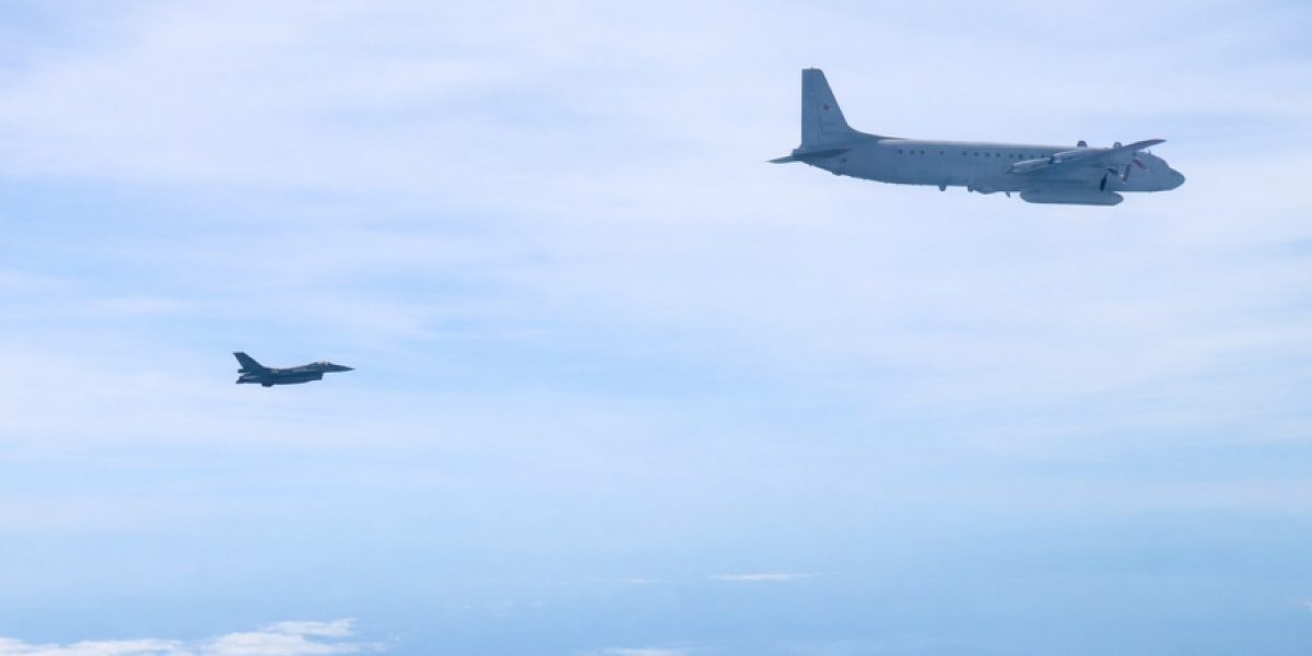 Piloții Români, misiunea RISCANTĂ: Au interceptat un avion de spionaj rus lângă Lituania