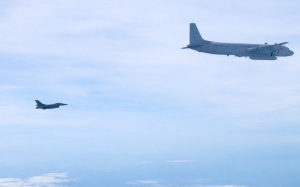 Piloții Români, misiunea RISCANTĂ: Au interceptat un avion de spionaj rus lângă Lituania