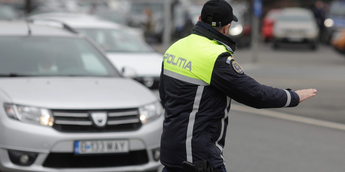 Echipamente auto obligatorii în 2026: Amenzi GRELE pentru șoferii neglijenți