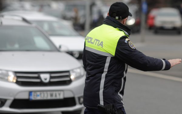Echipamente auto obligatorii în 2026: Amenzi GRELE pentru șoferii neglijenți