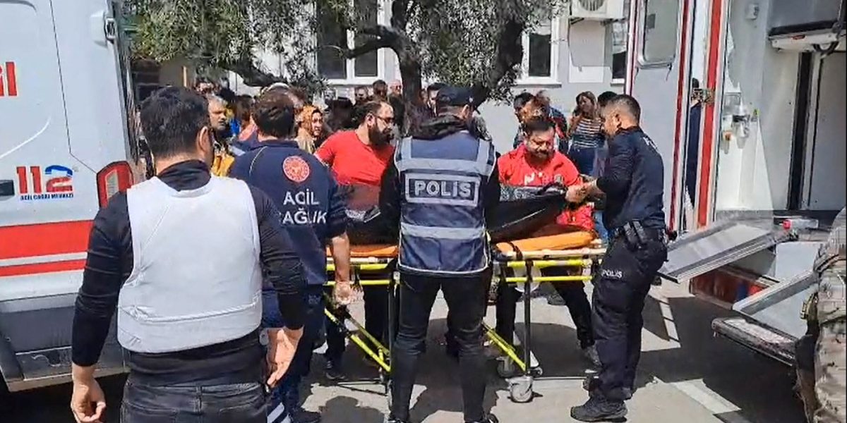 Atacuri armate în Turcia: 5 morți și zeci de răniți la școli, în două zile